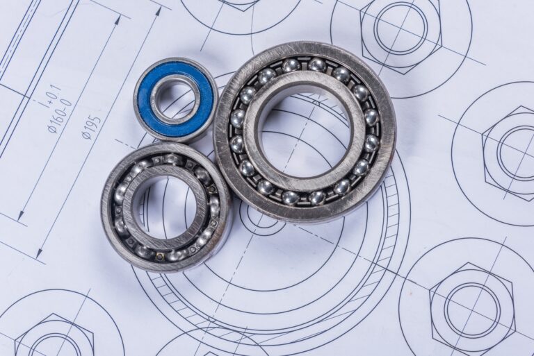 rodamientos y un cojinte sobre un plano de diseño