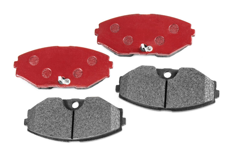 Como instalar um sensor de desgaste das pastilhas de travão: passo a passo 16 brake pads car brake pads white background set pad red brake spare parts cars
