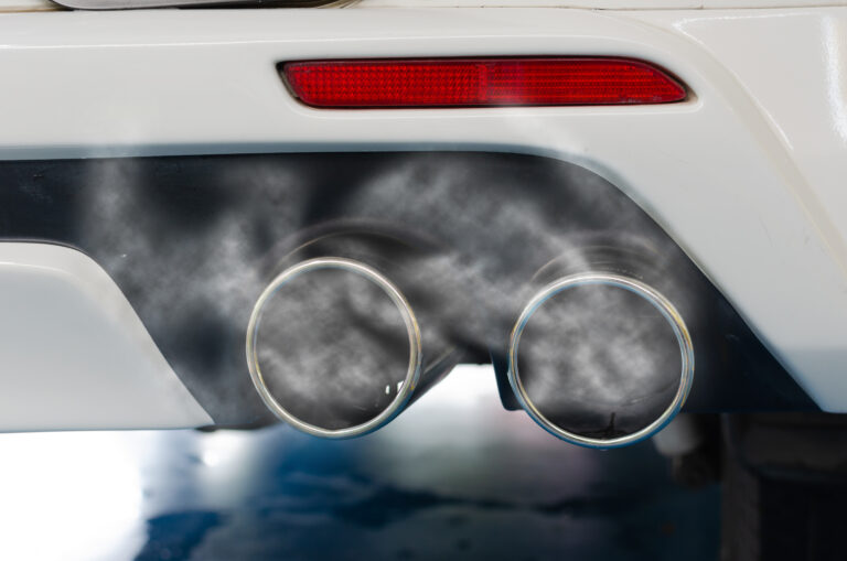 Consejos para reducir la opacidad de los gases de escape y pasar la ITV 6 car exhaust pipe