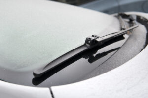 Los errores más comunes al usar los limpiaparabrisas 4 car janitor froze glass car low temperature problems with car winter