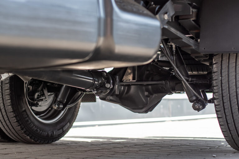 É possível reparar uma suspensão de mola de lâmina? Tudo o que precisas de saber 9 car suspension close up