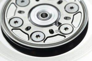 Comparativa entre embragues automáticos y manuales: Cuál es el mejor para ti 4 high angle hard drive components still life