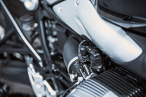 Cables de freno regenerativos: el futuro de la seguridad vial 2 motorcycle luxury items close up motorcycle parts