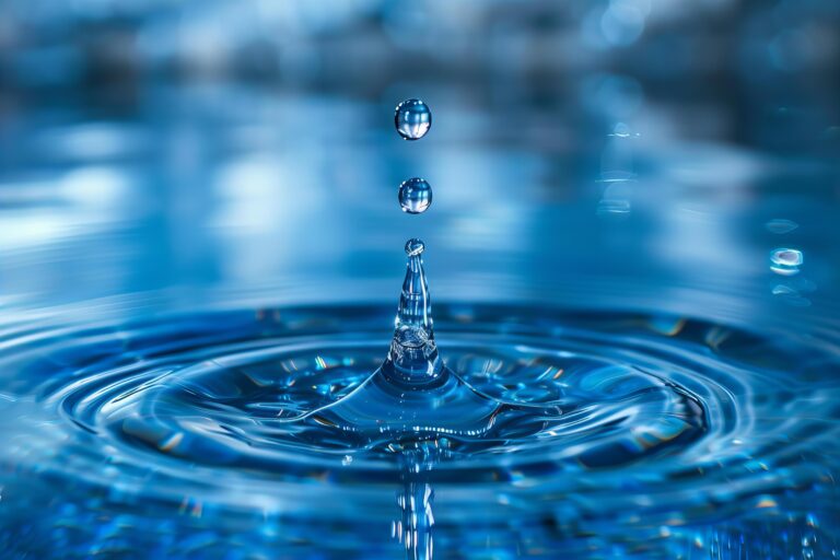 Precauções a tomar com o nível de água do radiador durante temperaturas elevadas 2 blue water droplet has water drops it