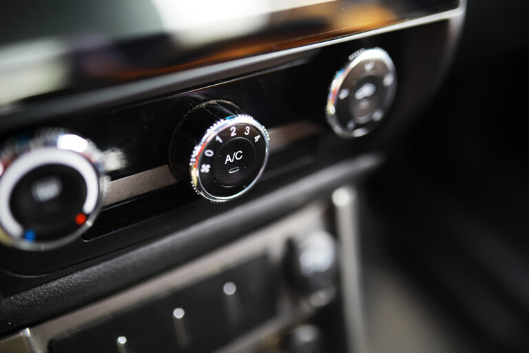 Como testar o relé dos aquecedores e resolver problemas de ignição tardia 21 process choosing climate control car various controls auto switches modern car interior