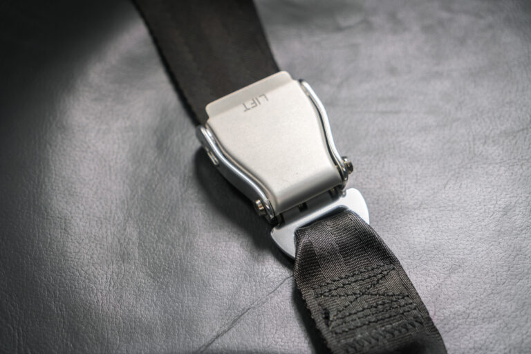 Cinturón de seguridad trasero: mitos y realidades 3 seat belt airplane