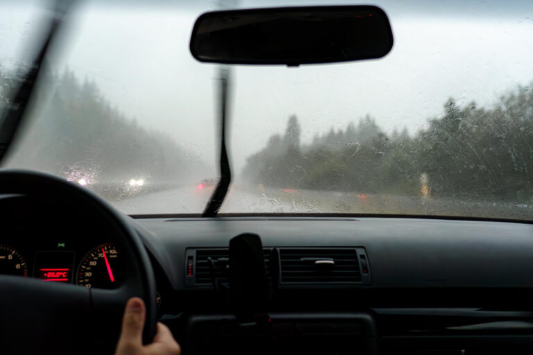 Dicas para manter o para-brisas limpo em épocas de chuva 4 lluvia