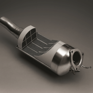 Filtro de partículas carro instalado no sistema de escape.