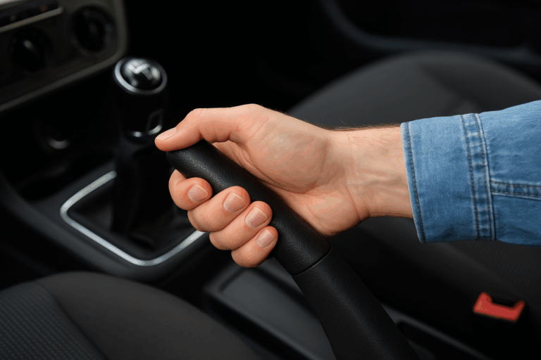 Freno de mano o estacionamiento