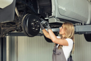Freno de tambor para automóviles en detalle mecánico.