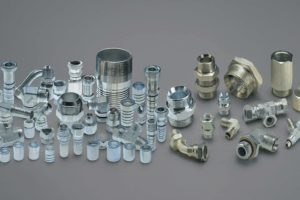 Conectores hidráulicos para automóveis em sistemas de freio e direção.