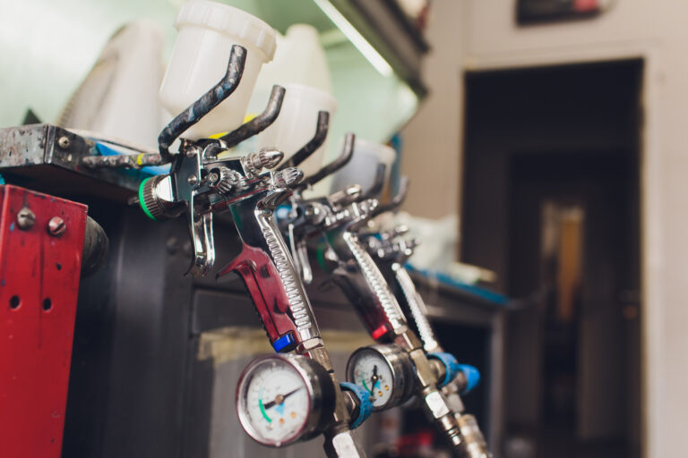 Compressor de Ar para Oficina: Tipos, Aplicações e Vantagens 11 Compressor de Ar para Oficina em funcionamento.