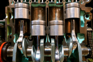 Mantenimiento de motores turbo diésel: averías frecuentes y recambios 5 Motor turbo diésel en un taller automotriz.