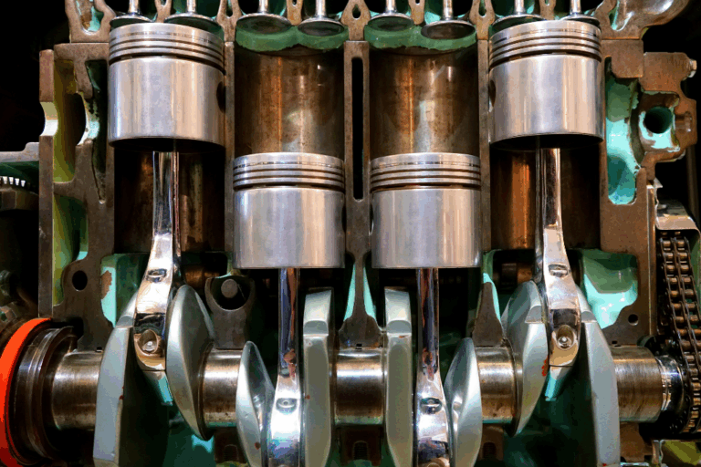 Motor turbo diésel en un taller automotriz.