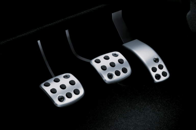 Chip de pedal: Análise técnica e implicações para a oficina 6 Chip de pedal e o seu impacto no desempenho do veículo.