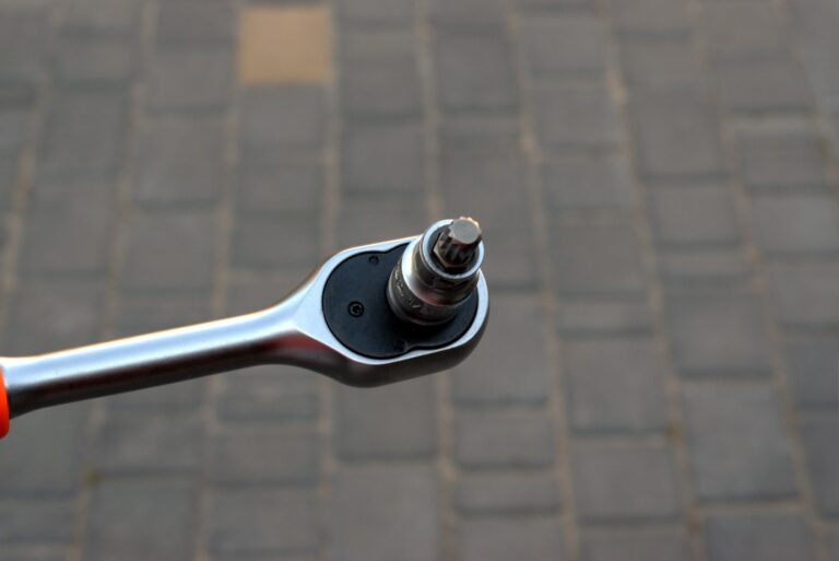 Chaves de Impacto e Torquímetros: O Guia para a Sua Oficina 10 Chaves de impacto para oficina automóvel e reparações.