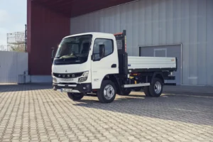 veículo comercial Mitsubishi Fuso