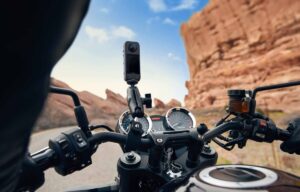 Montaje de cámara en manillar: Guía técnica para instalaciones en taller 1 Camará instalada en manillar de la moto