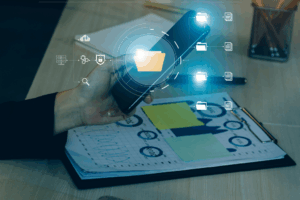 Computador numa oficina a mostrar a integração de um DMS com um catálogo de peças automóveis, destacando eficiência operacional.