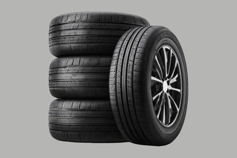 Pneu jumelé sans entretoise : Réduisez les coûts de stock et de montage 5 Technicien manipulant un pneu jumelé sans entretoise dans un atelier.