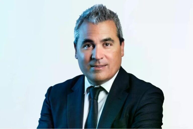 Josep Maria Recasens lors d’une intervention corporative, représentant le renforcement de son rôle de leadership au sein du Groupe Renault.