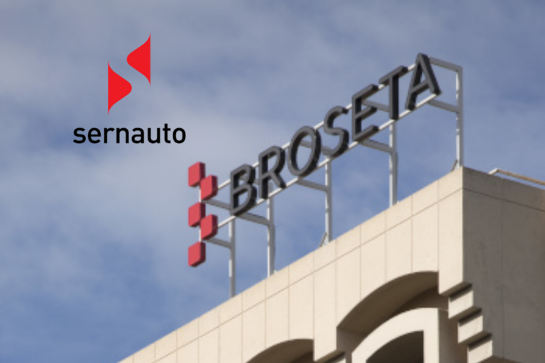 Representantes de SERNAUTO y BROSETA durante la firma del acuerdo para fortalecer la competitividad de proveedores de automoción.