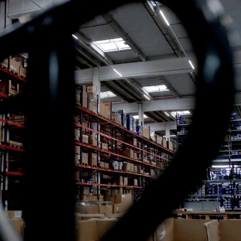 Réduire les retours sur poulies et tendeurs : la logistique des petites pièces. 3 ChatGPT Image 27 ene 2026 16 26 13