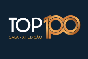 Troféu e pastilha de travão usada sobre balcão de distribuidor de peças
