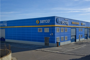 Fachada exterior de la nave industrial del distribuidor de recambios Recanvis Aicrag perteneciente al Grupo Serca.